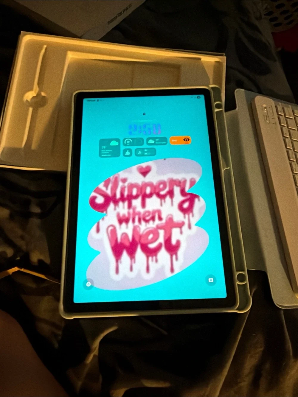 Galaxy By Harvic Tablet in Teal Case with Vivid Display